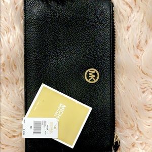 Michael Kors leather wristlet